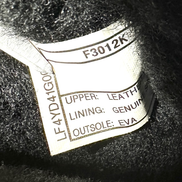 UGG Girl Size 3 Black Glitter Leather Boot Sheepskin Lining Short Winter Outdoor - Picture 9 of 9